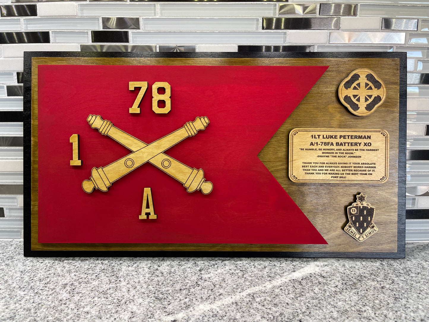 18" Guidon Plaque